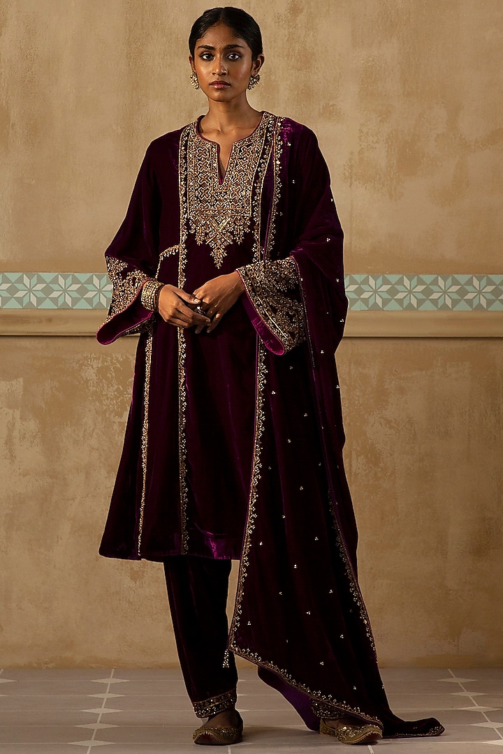Mulberry Silk Velvet Aari Work Kurta Set by Sureena Chowdhri at Pernia's Pop Up Shop