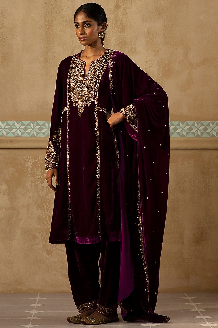 Mulberry Silk Velvet Aari Work Kurta Set by Sureena Chowdhri at Pernia's Pop Up Shop