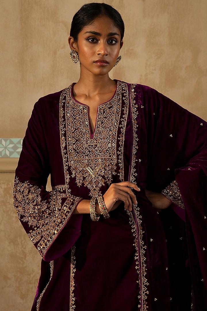 Mulberry Silk Velvet Aari Work Kurta Set by Sureena Chowdhri at Pernia's Pop Up Shop
