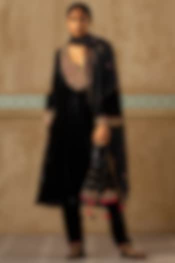 Charcoal Grey Silk Velvet Kashmiri Embroidered Kurta Set by Sureena Chowdhri at Pernia's Pop Up Shop