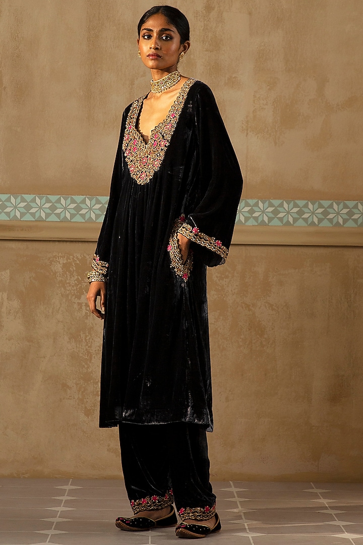 Charcoal Grey Silk Velvet Kashmiri Embroidered Kurta Set by Sureena Chowdhri at Pernia's Pop Up Shop