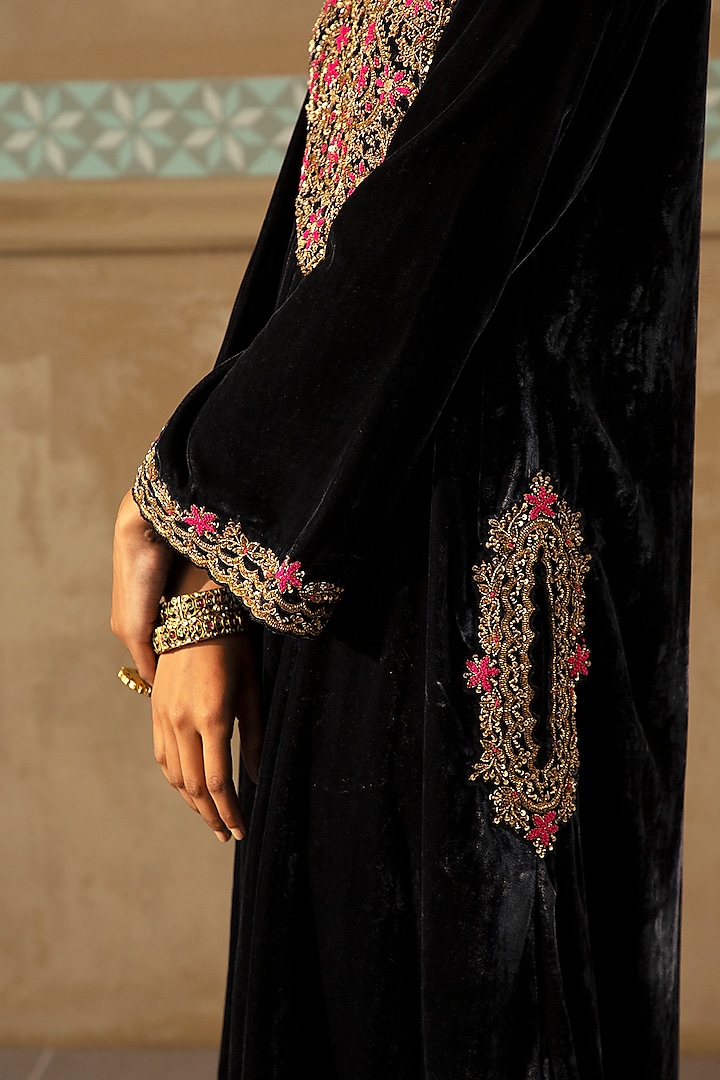 Charcoal Grey Silk Velvet Kashmiri Embroidered Kurta Set by Sureena Chowdhri at Pernia's Pop Up Shop