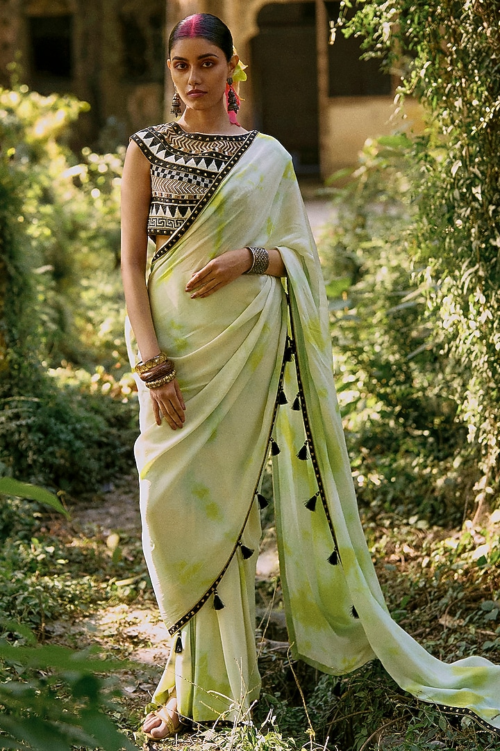 Green Pure Crepe Tie-Dye Pre-Stitched Reception Saree Set by SurilyG at Pernia's Pop Up Shop