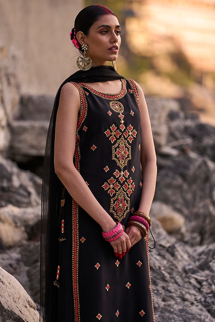 Black & Coral Crepe Kurta Set by SurilyG at Pernia's Pop Up Shop