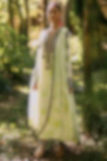 Green Pure Crepe Tie-Dye Kurta Set by SurilyG at Pernia's Pop Up Shop