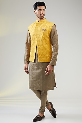 Sunset Yellow Cotton Silk Hand Embroidered Bundi Jacket Set by SURBHI PANSARI