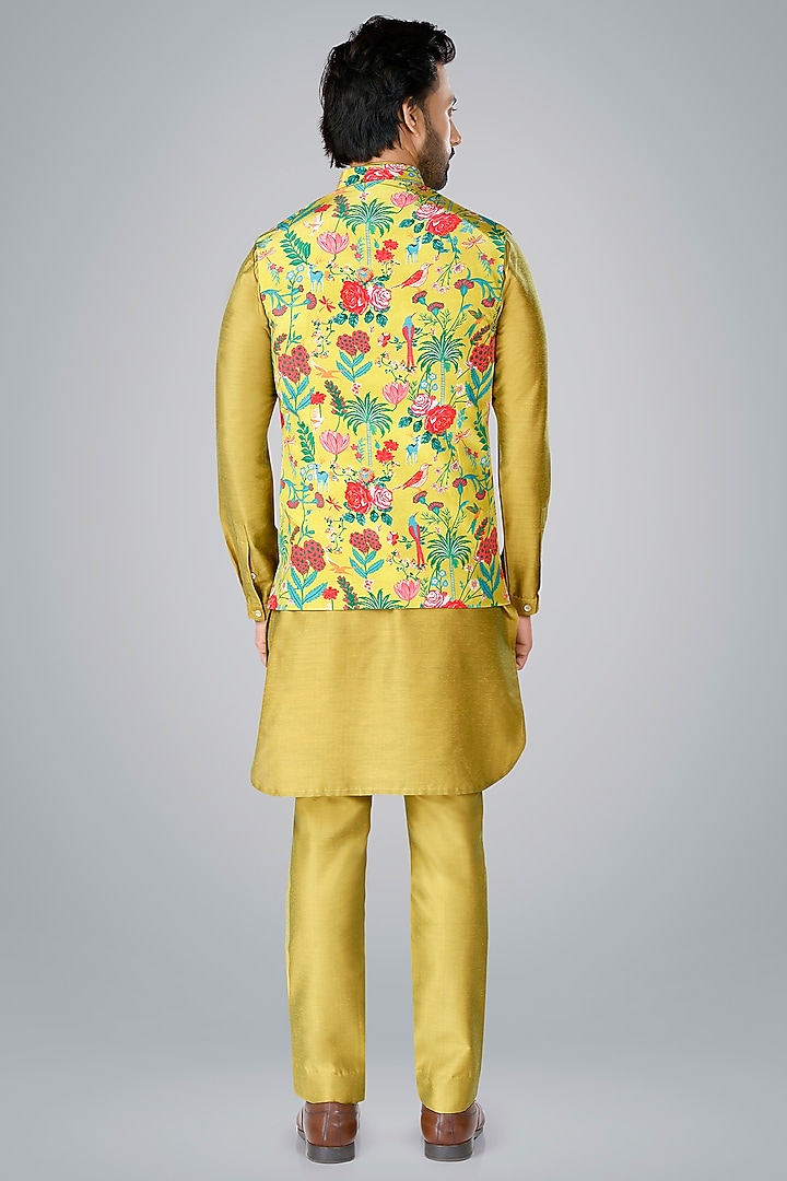 Lime Crepe Sequins Embroidered Kurta Set by SURBHI PANSARI at Pernia's Pop Up Shop