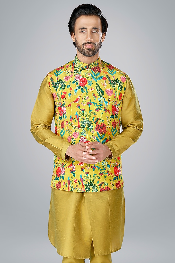 Lime Crepe Sequins Embroidered Kurta Set by SURBHI PANSARI at Pernia's Pop Up Shop