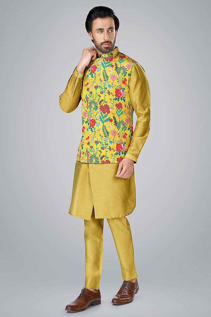 Lime Crepe Sequins Embroidered Kurta Set by SURBHI PANSARI at Pernia's Pop Up Shop