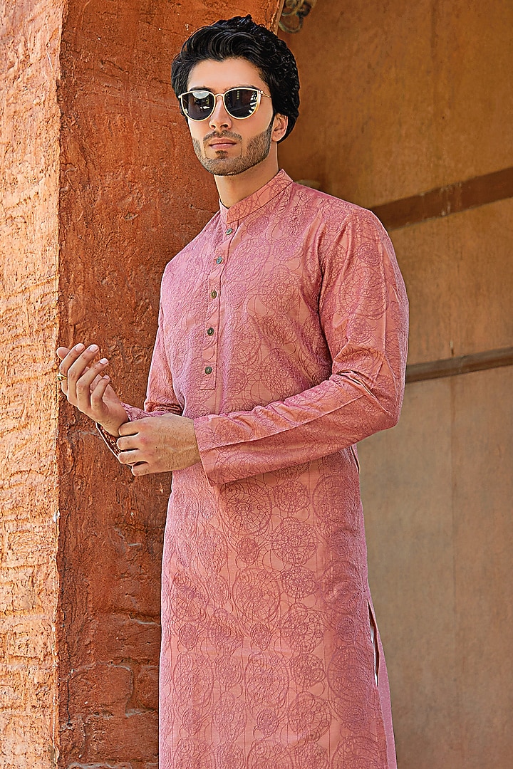 Schauss Pink Cotton Silk Thread Embroidered Kurta Set by SURBHI PANSARI at Pernia's Pop Up Shop