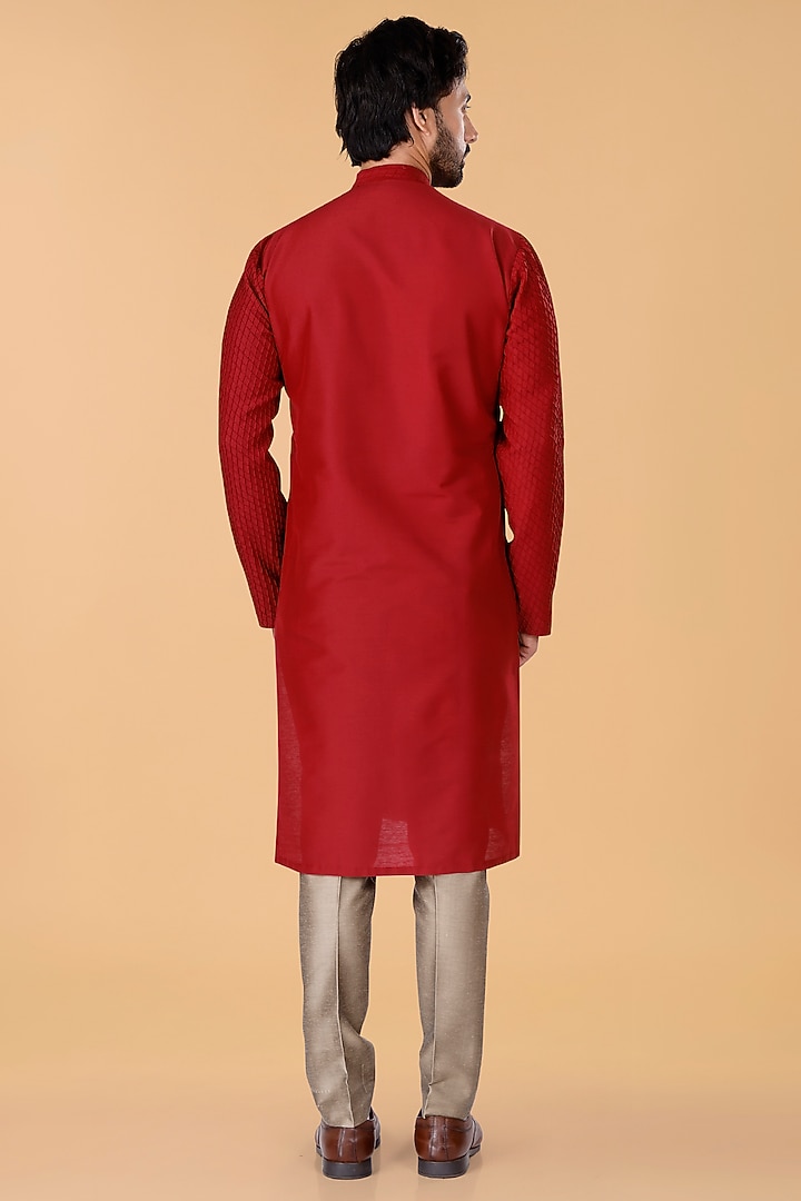 Maroon Cotton Silk Pintuck Kurta Set by SURBHI PANSARI at Pernia's Pop Up Shop