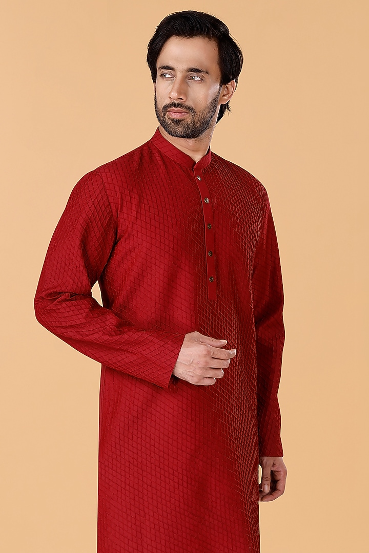 Maroon Cotton Silk Pintuck Kurta Set by SURBHI PANSARI at Pernia's Pop Up Shop