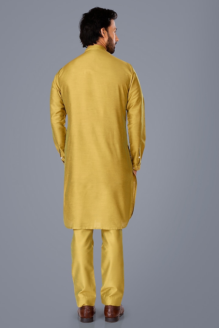 Yellow Cotton silk Asymmetric Kurta Set by SURBHI PANSARI at Pernia's Pop Up Shop