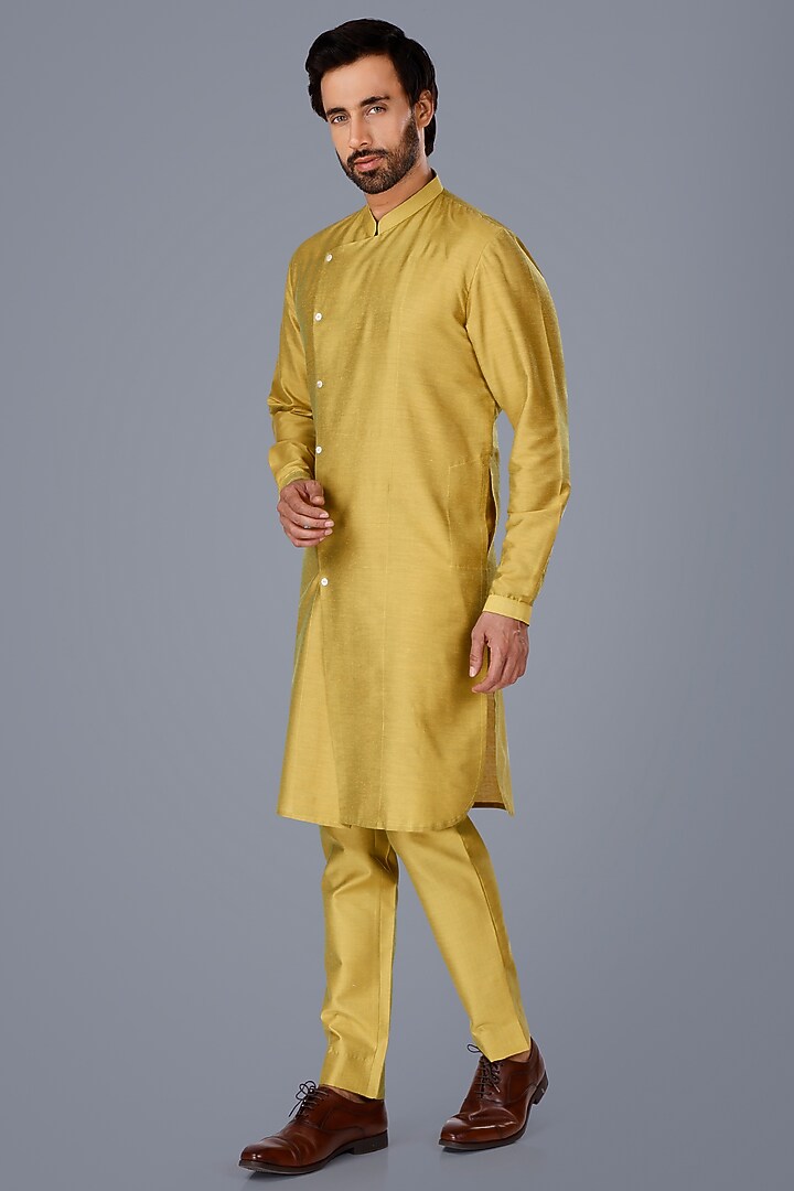 Yellow Cotton silk Asymmetric Kurta Set by SURBHI PANSARI at Pernia's Pop Up Shop