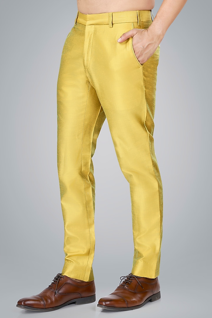 Yellow Cotton silk Asymmetric Kurta Set by SURBHI PANSARI at Pernia's Pop Up Shop