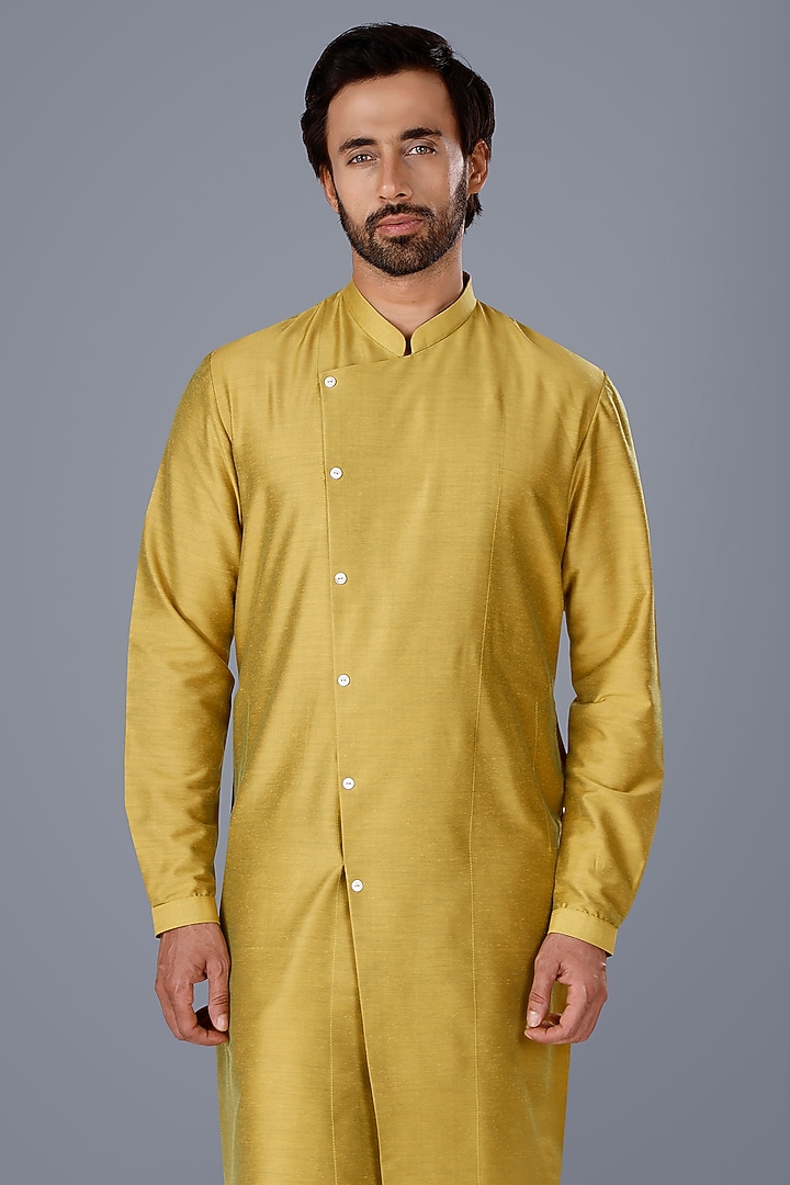 Yellow Cotton silk Asymmetric Kurta Set by SURBHI PANSARI at Pernia's Pop Up Shop