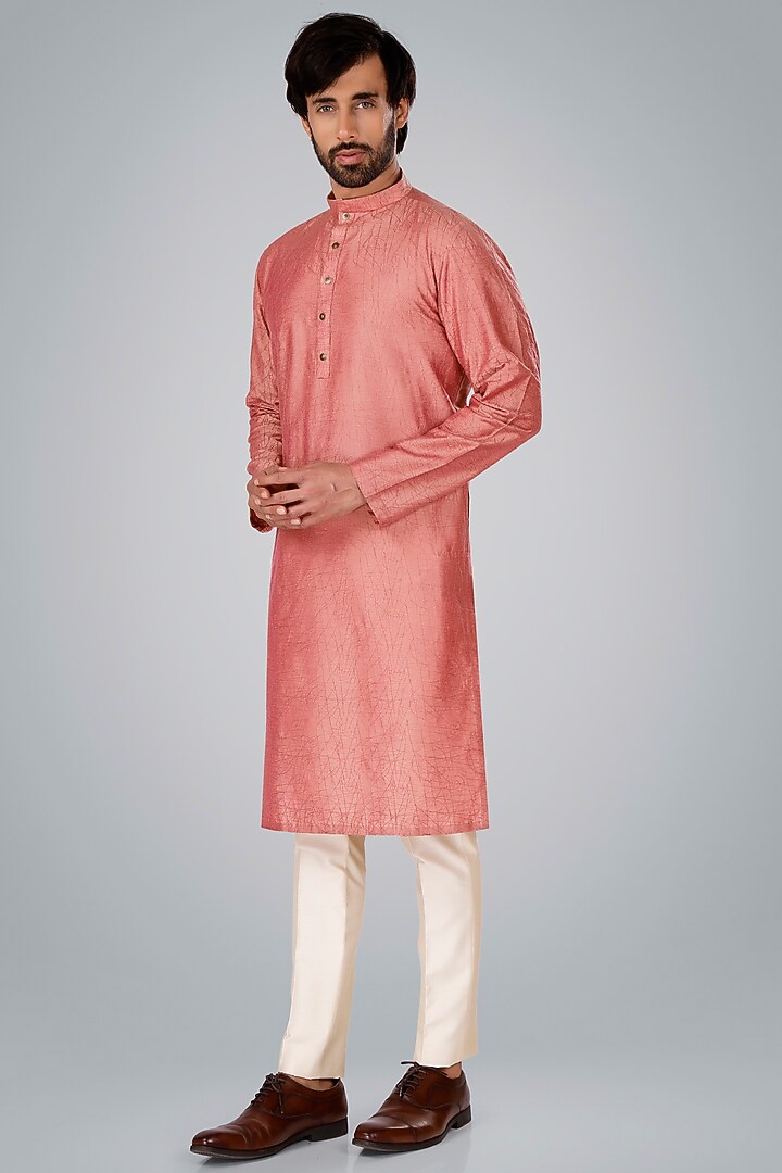 Schauss Pink Cotton Silk Thread Embroidered Kurta Set by SURBHI PANSARI at Pernia's Pop Up Shop