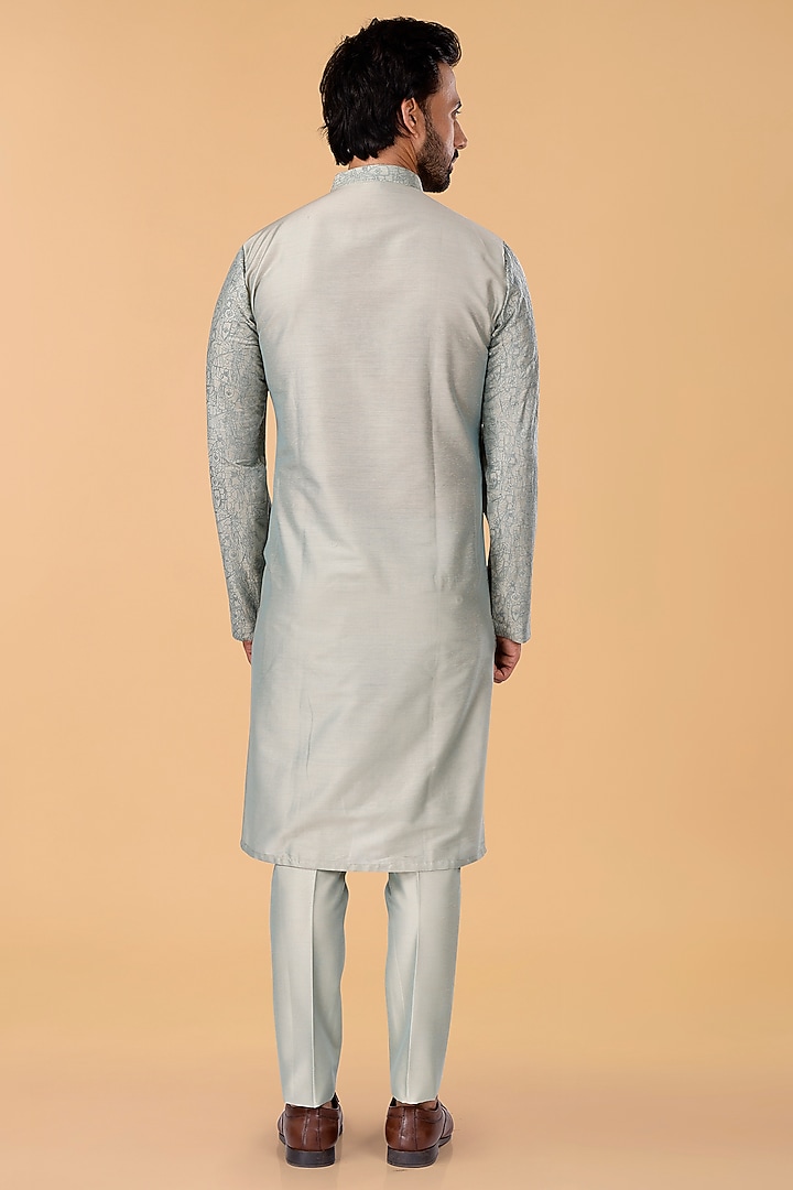 Pearl Grey Cotton Silk Thread Embroidered Kurta Set by SURBHI PANSARI at Pernia's Pop Up Shop