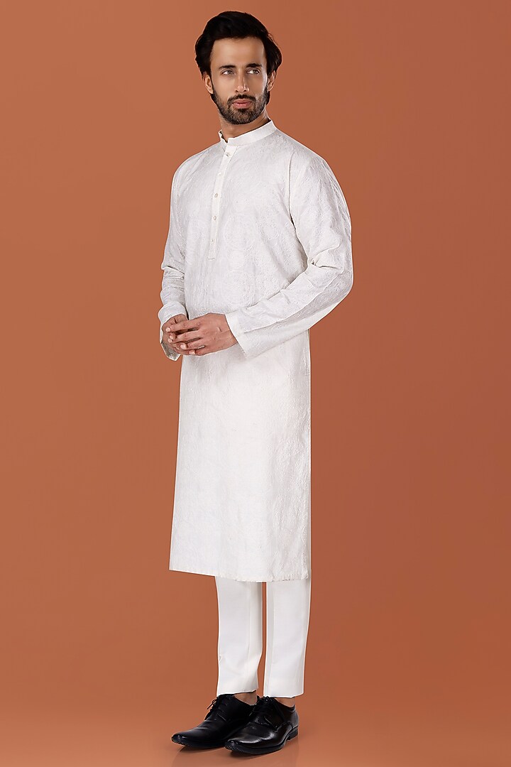 White Cotton Silk Thread Embroidered Kurta Set by SURBHI PANSARI at Pernia's Pop Up Shop