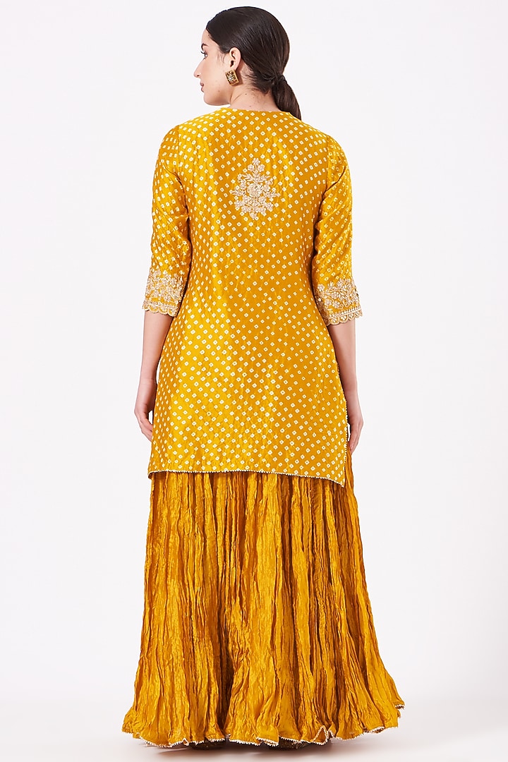 Yellow Hand Embroidered Kurta Set by SURBHI SHAH at Pernia's Pop Up Shop