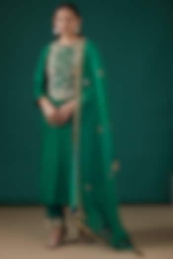 Emerald Green Spun Silk Embroidered Kurta Set by SURBHI SHAH at Pernia's Pop Up Shop