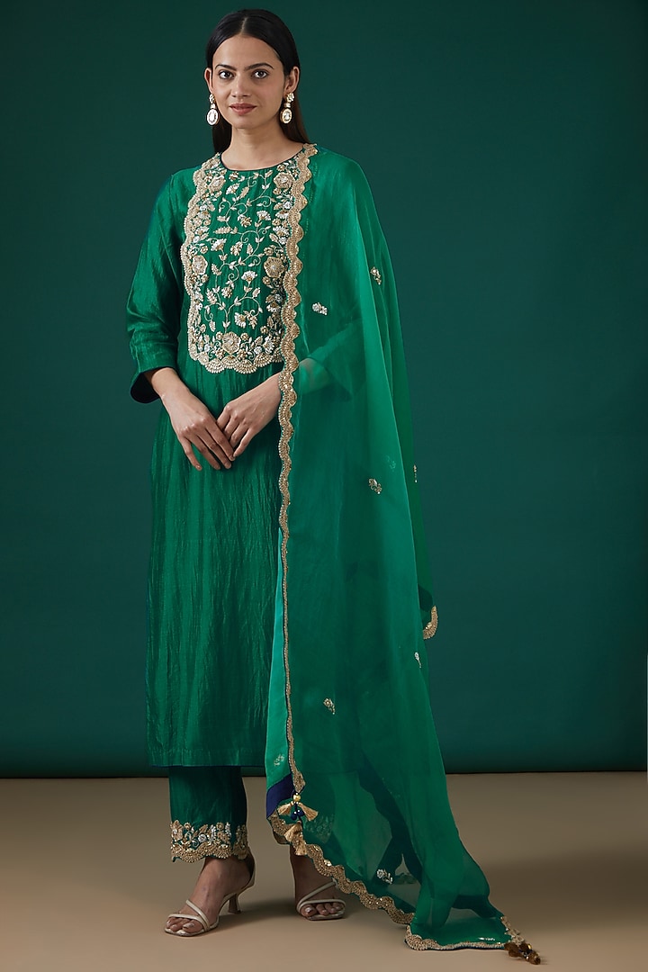 Emerald Green Spun Silk Embroidered Kurta Set by SURBHI SHAH at Pernia's Pop Up Shop