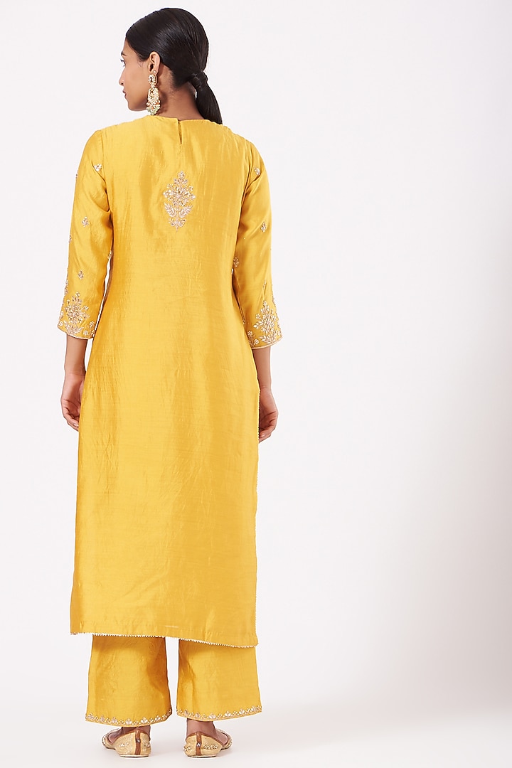 Yellow Hand Embroidered Kurta Set by SURBHI SHAH at Pernia's Pop Up Shop