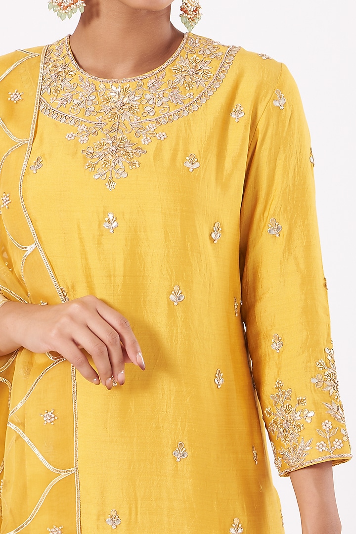 Yellow Hand Embroidered Kurta Set by SURBHI SHAH at Pernia's Pop Up Shop