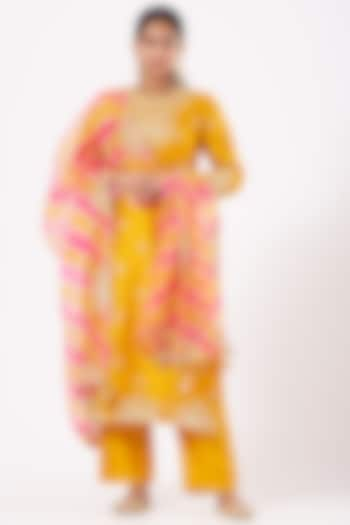 Yellow Pure Spun Silk Kurta Set by SURBHI SHAH at Pernia's Pop Up Shop