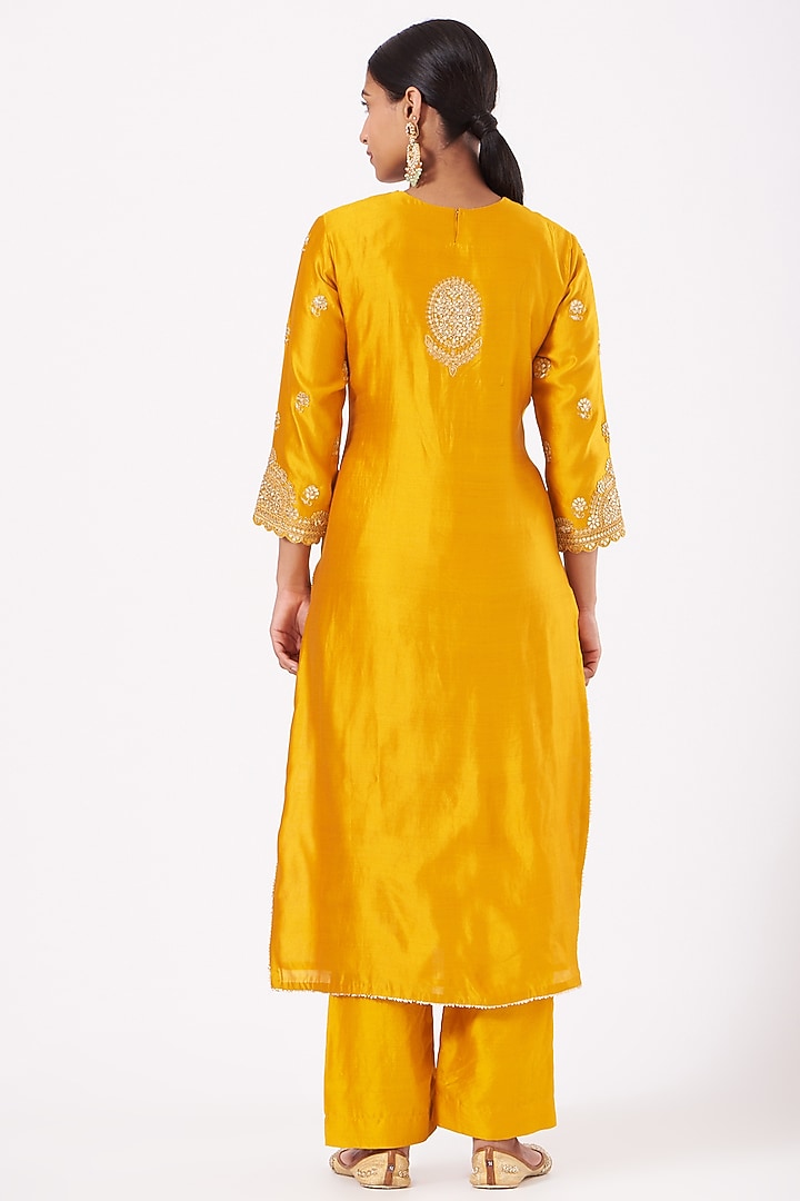 Yellow Pure Spun Silk Kurta Set by SURBHI SHAH at Pernia's Pop Up Shop