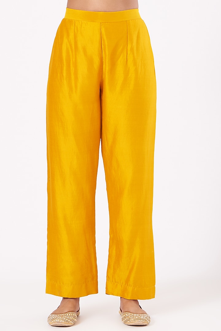 Yellow Pure Spun Silk Kurta Set by SURBHI SHAH at Pernia's Pop Up Shop