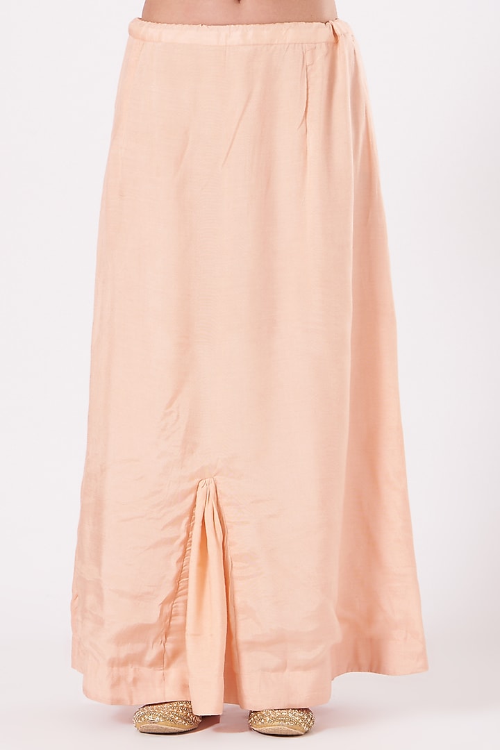Peach Hand Embroidered Reception Saree Set by SURBHI SHAH at Pernia's Pop Up Shop