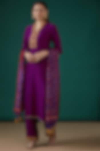 Purple Silk Hand Embroidered Kurta Set by SURBHI SHAH at Pernia's Pop Up Shop