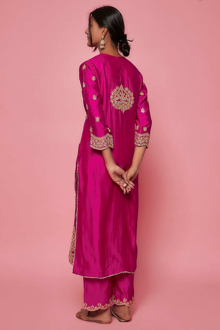 Rani Pure Spun Silk Hand Embroidered Kurta Set by SURBHI SHAH at Pernia's Pop Up Shop