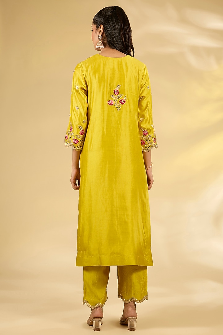 Lemon Yellow Spun Silk Pearl Work Kurta Set by SURBHI SHAH at Pernia's Pop Up Shop