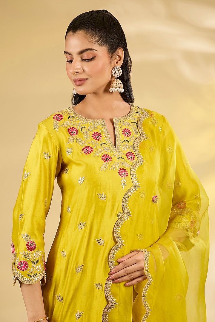 Lemon Yellow Spun Silk Pearl Work Kurta Set by SURBHI SHAH at Pernia's Pop Up Shop