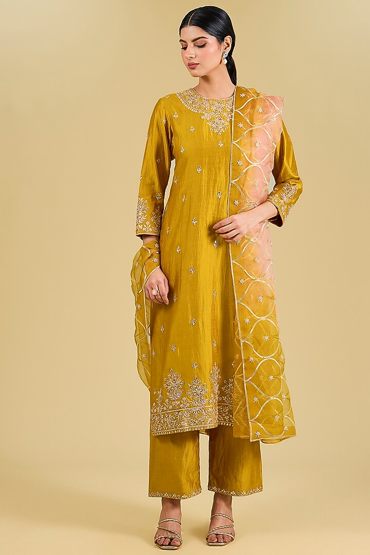 Yellow Spun Silk Kurta Set by Surbhi Shah at Pernia's Pop Up Shop