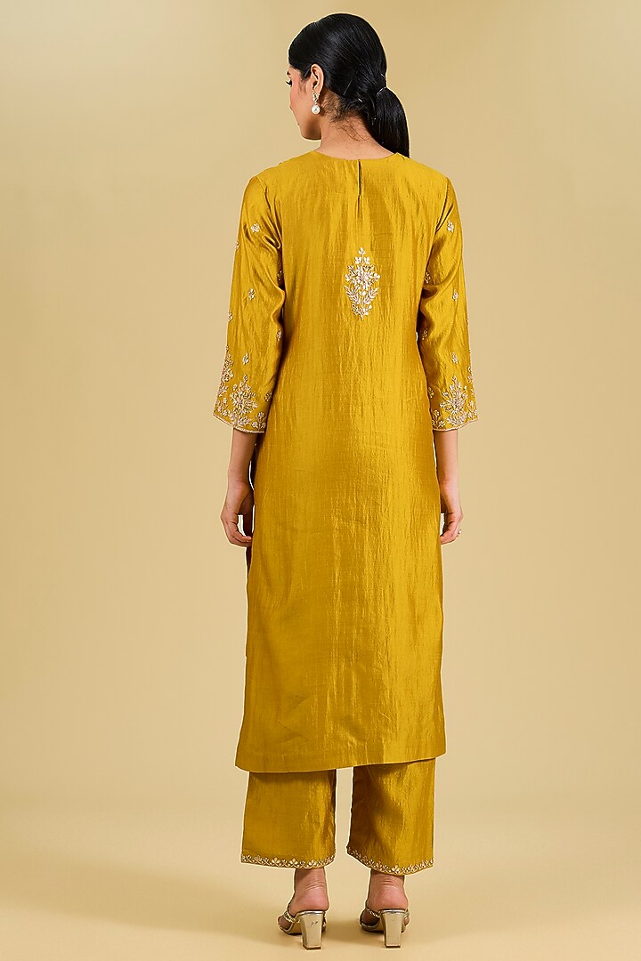 Yellow Spun Silk Kurta Set by Surbhi Shah at Pernia's Pop Up Shop