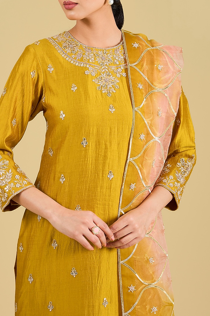 Yellow Spun Silk Kurta Set by Surbhi Shah at Pernia's Pop Up Shop
