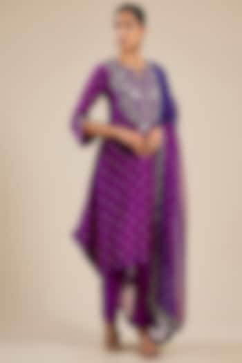 Magenta Chanderi Dabka Work Kurta Set by SURBHI SHAH at Pernia's Pop Up Shop