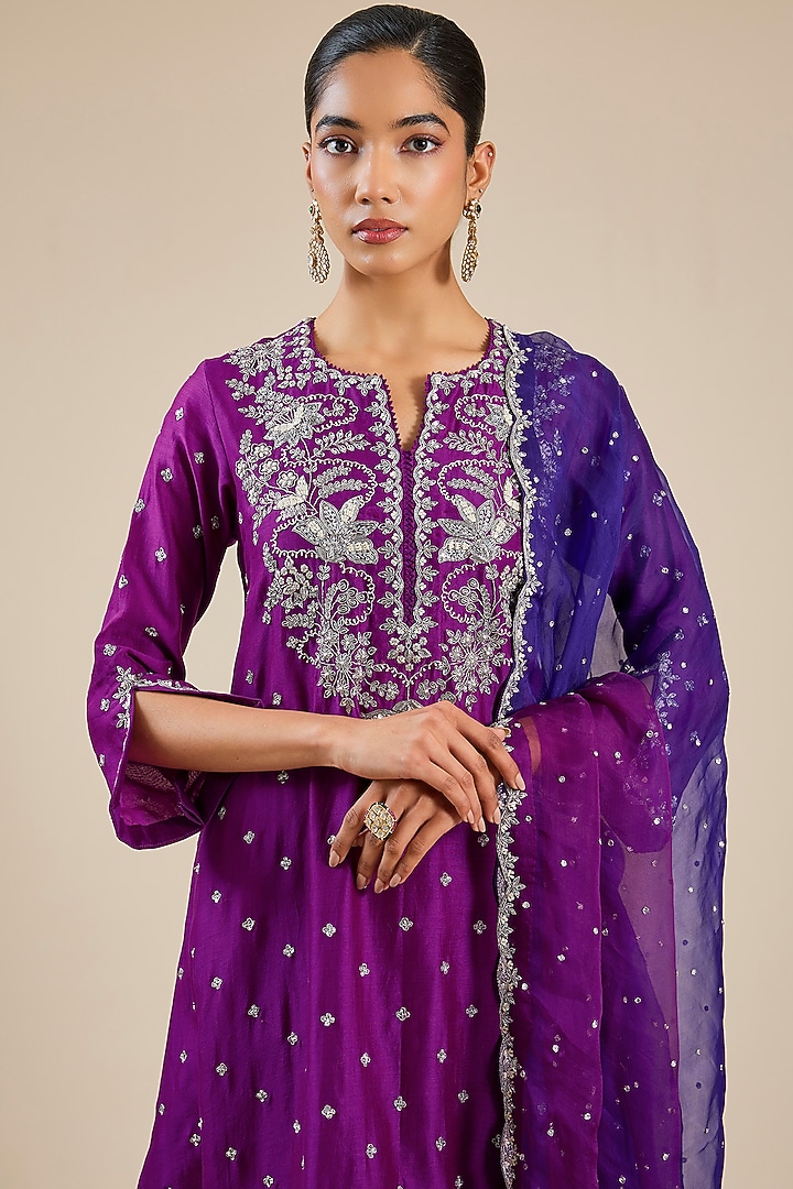 Magenta Chanderi Dabka Work Kurta Set by SURBHI SHAH at Pernia's Pop Up Shop