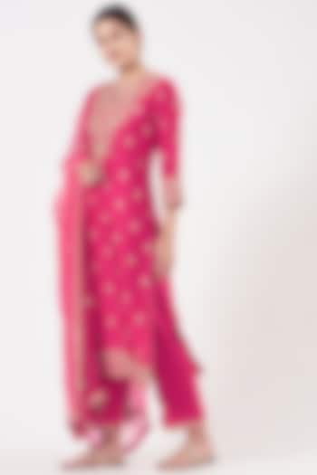 Red Hand Embroidered Kurta Set by SURBHI SHAH at Pernia's Pop Up Shop