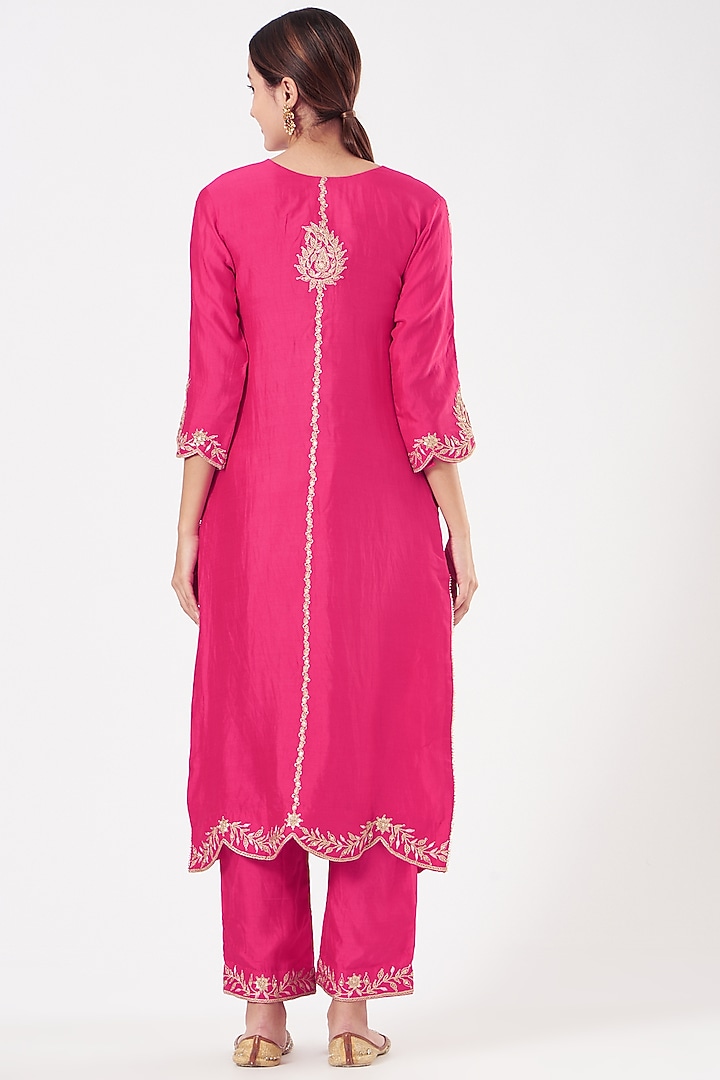 Rani Hand Embroidered Kurta Set by SURBHI SHAH at Pernia's Pop Up Shop