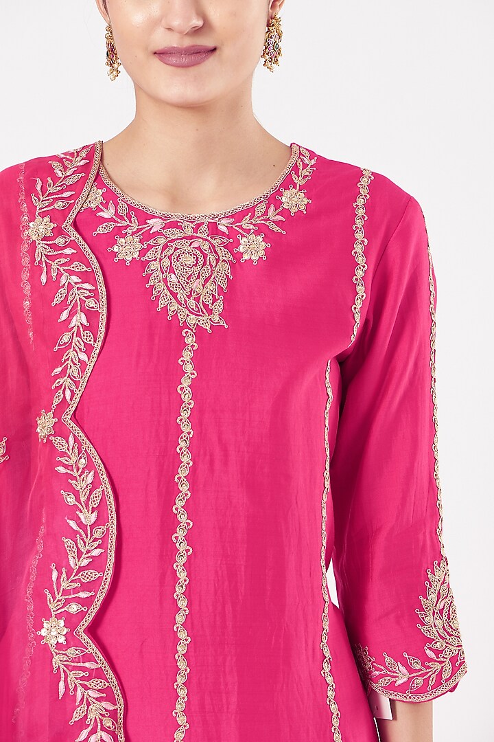 Rani Hand Embroidered Kurta Set by SURBHI SHAH at Pernia's Pop Up Shop
