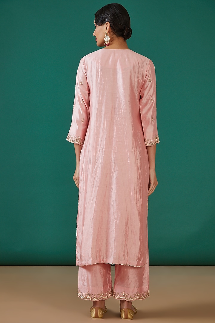 Rose Gold Spun Silk Embroidered Kurta Set by Surbhi Shah at Pernia's Pop Up Shop