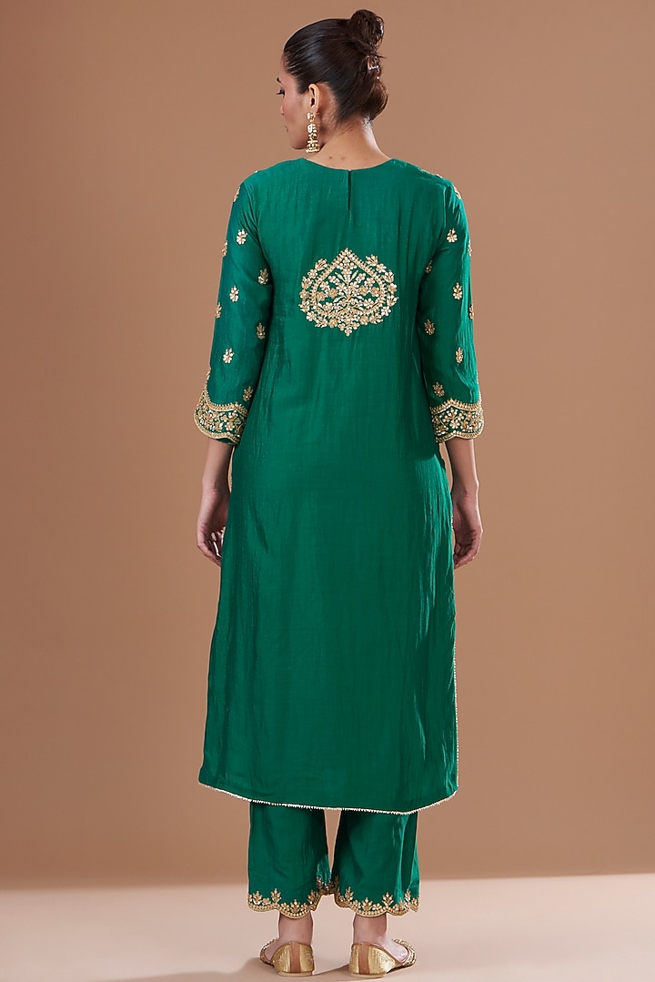 Emerald Green Pure Spun Silk Hand Embroidered Kurta Set by SURBHI SHAH at Pernia's Pop Up Shop