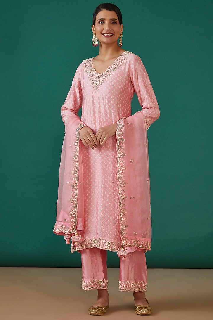 Peach Pure Spun Silk Hand Embroidered Kurta Set by Surbhi Shah at Pernia's Pop Up Shop