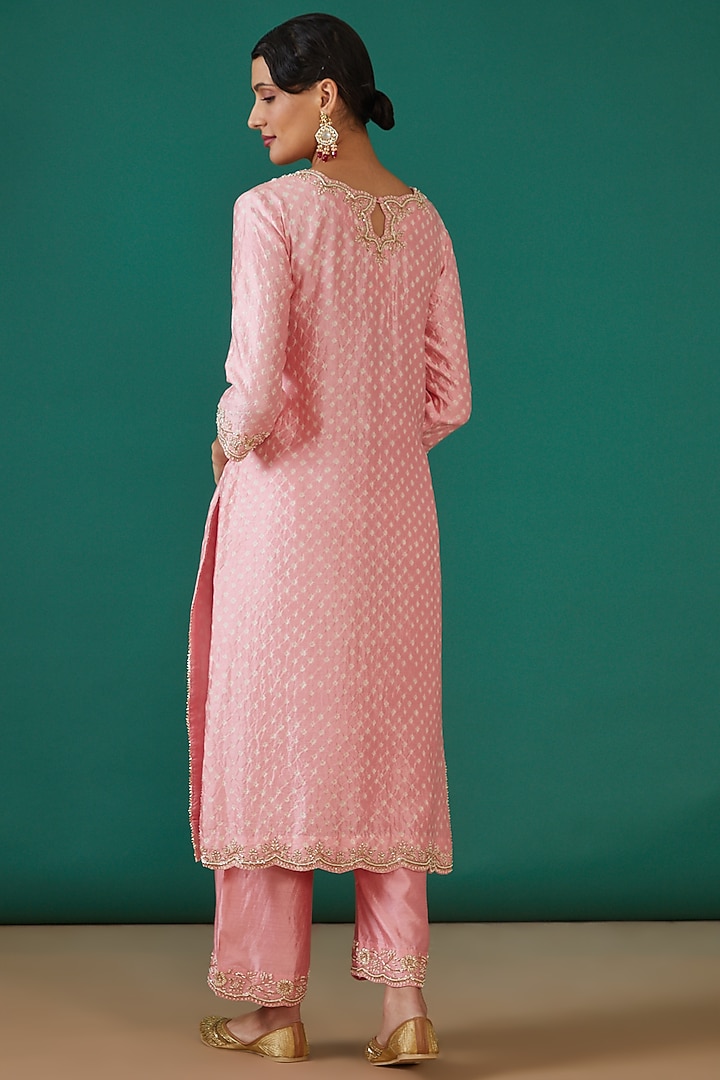 Peach Pure Spun Silk Hand Embroidered Kurta Set by Surbhi Shah at Pernia's Pop Up Shop