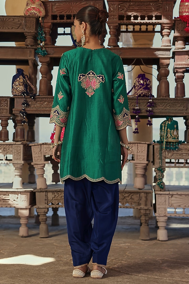 Emerald Green Spun Silk Marori Work Kurta Set by Surbhi Shah at Pernia's Pop Up Shop