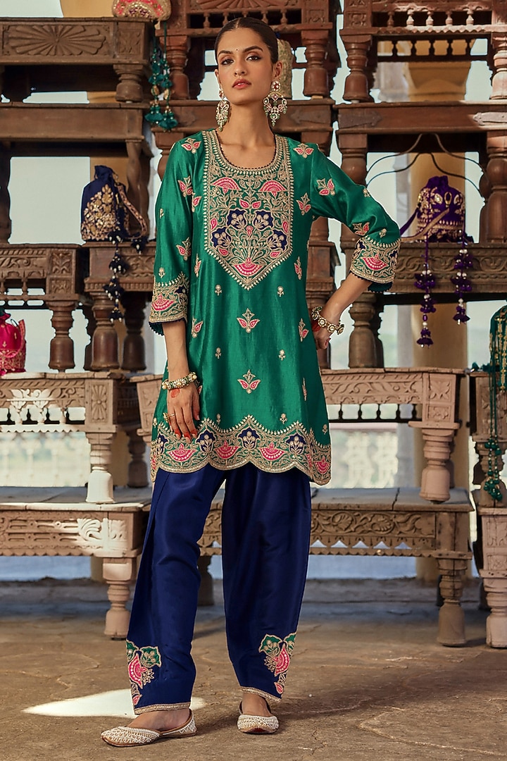 Emerald Green Spun Silk Marori Work Kurta Set by Surbhi Shah at Pernia's Pop Up Shop